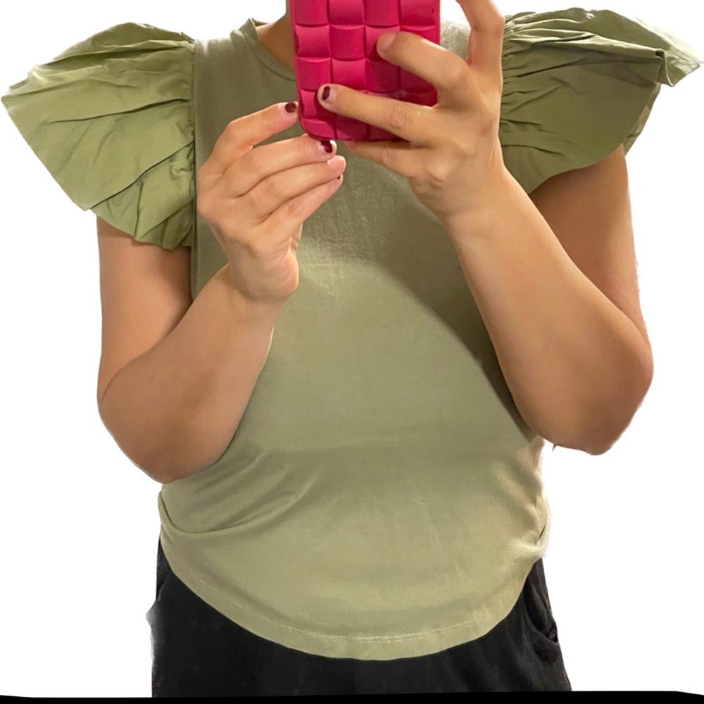 Anthro flutter sleeve top! Tags attached!